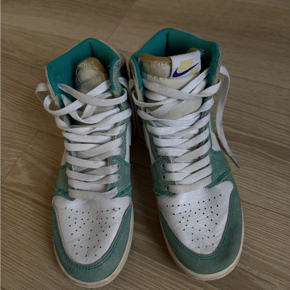 Air Jordan 1 Retro High OG “Turbo Green” Sneaker - Picture 3 of 4